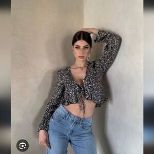 Cleavage Front Knots Floral Print Long Sleeve Blouse